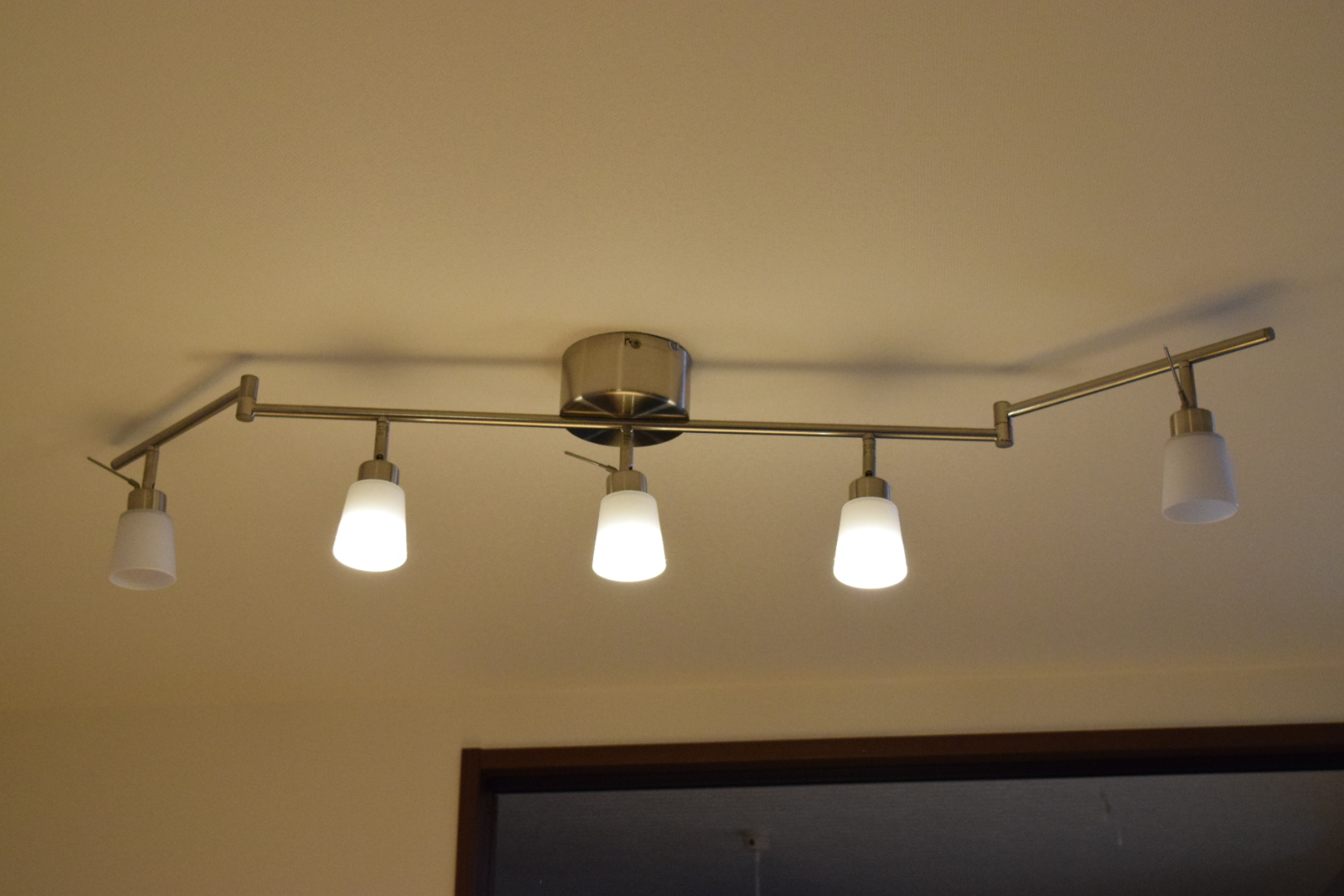IKEA】TIDIG シーリングスポットライト 5スポットの電球を Amazon で 